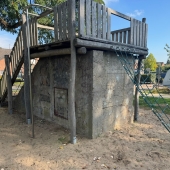 Bild vom Spielplatz anzeigen.