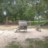 Bild vom Spielplatz anzeigen.