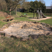 Bild vom Spielplatz anzeigen.