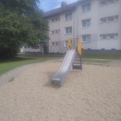Bild vom Spielplatz anzeigen.