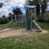 Bild vom Spielplatz anzeigen.
