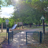 Bild vom Spielplatz anzeigen.