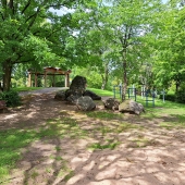 Bild vom Spielplatz anzeigen.