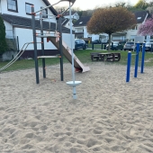 Bild vom Spielplatz anzeigen.