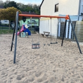 Bild vom Spielplatz anzeigen.