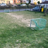 Bild vom Spielplatz anzeigen.