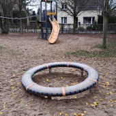 Bild vom Spielplatz anzeigen.