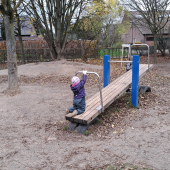 Bild vom Spielplatz anzeigen.