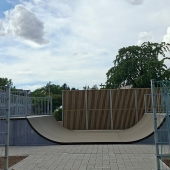 Bild vom Spielplatz anzeigen.