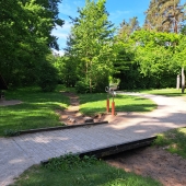Bild vom Spielplatz anzeigen.
