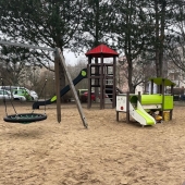 Bild vom Spielplatz anzeigen.