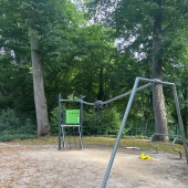 Bild vom Spielplatz anzeigen.