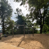 Bild vom Spielplatz anzeigen.