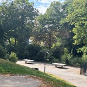 Bild vom Spielplatz anzeigen.