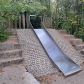 Bild vom Spielplatz anzeigen.