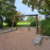 Bild vom Spielplatz anzeigen.