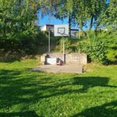 Bild vom Spielplatz anzeigen.