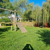 Bild vom Spielplatz anzeigen.