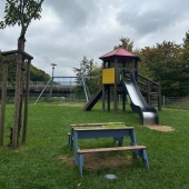 Bild vom Spielplatz anzeigen.