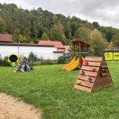 Bild vom Spielplatz anzeigen.