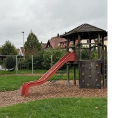 Bild vom Spielplatz anzeigen.