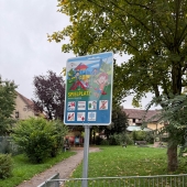 Bild vom Spielplatz anzeigen.
