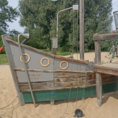 Bild vom Spielplatz anzeigen.