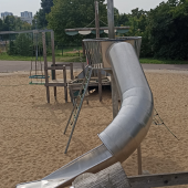 Bild vom Spielplatz anzeigen.