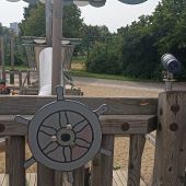 Bild vom Spielplatz anzeigen.