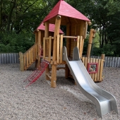 Bild vom Spielplatz anzeigen.