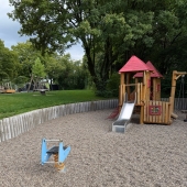 Bild vom Spielplatz anzeigen.