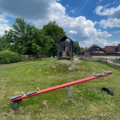 Bild vom Spielplatz anzeigen.