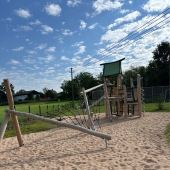 Bild vom Spielplatz anzeigen.