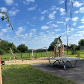 Bild vom Spielplatz anzeigen.