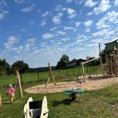 Bild vom Spielplatz anzeigen.