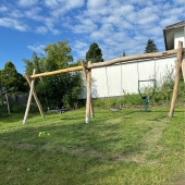 Bild vom Spielplatz anzeigen.