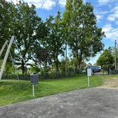 Bild vom Spielplatz anzeigen.