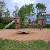 Bild vom Spielplatz anzeigen.