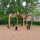 Bild vom Spielplatz anzeigen.