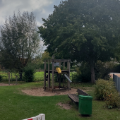 Bild vom Spielplatz anzeigen.