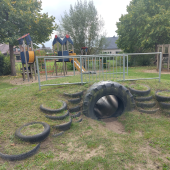 Bild vom Spielplatz anzeigen.