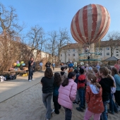 Bild vom Spielplatz anzeigen.
