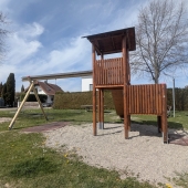 Bild vom Spielplatz anzeigen.