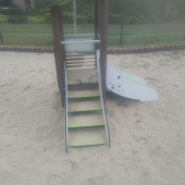Bild vom Spielplatz anzeigen.