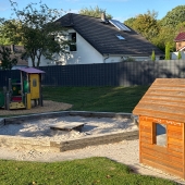 Bild vom Spielplatz anzeigen.