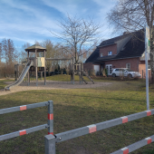 Bild vom Spielplatz anzeigen.