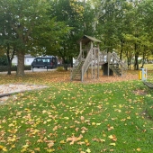 Bild vom Spielplatz anzeigen.
