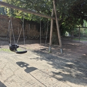 Bild vom Spielplatz anzeigen.