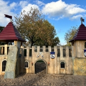 Bild vom Spielplatz anzeigen.