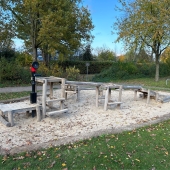 Bild vom Spielplatz anzeigen.